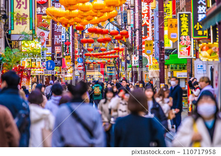 日本橫濱市容JN.1增加…繁華的唐人街。不需要口罩,新年一線希望…=2020年1月19日 日本橫濱市容JN.1增加…繁華的唐人街。不需要口罩,新年一線希望…=2020年1月19日 110717958