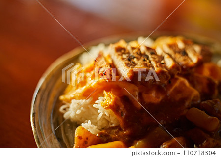 fried pork cutlet curry with rice 110718304