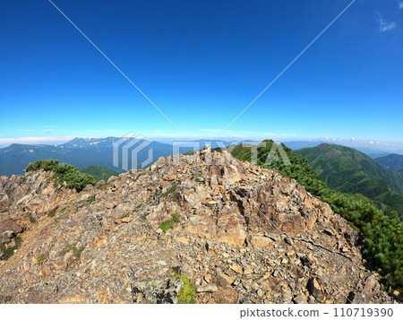 石卡山的最高峰 110719390