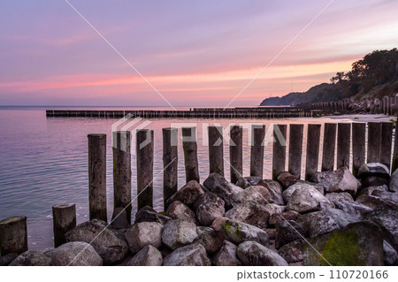 Wooden groynes on the beach of Baltic sea in Svetlogorsk at sunrise. Kaliningrad region. Russia 110720166