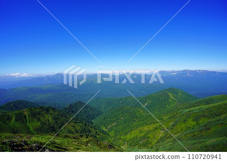 Daisetsuzan mountains seen from the summit of Mt. Ishikaridake 110720941