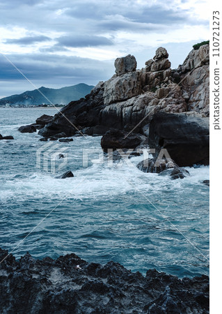 waves on the rocks 110721273