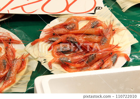 Sweet shrimp (Omicho Market: Kanazawa City, Ishikawa Prefecture) Sweet shrimp (Omicho Market: Kanazawa City, Ishikawa Prefecture) 110722010