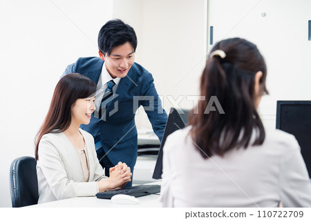 Young businessman reporting to his female boss 110722709