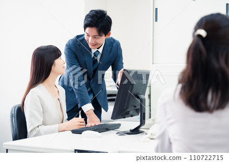 Young businessman reporting to his female boss 110722715