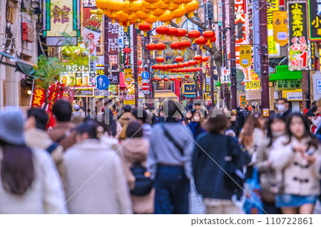 日本橫濱市容JN.1增加…繁華的唐人街。不需要口罩,新年一線希望…=2020年1月19日 日本橫濱市容JN.1增加…繁華的唐人街。不需要口罩,新年一線希望…=2020年1月19日 110722861