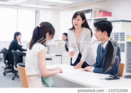 Counter staff who respond to customers' difficult requests Counter staff who respond to customers' difficult requests 110722896