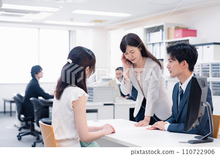 Counter staff who respond to customers' difficult requests 110722906