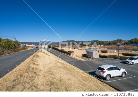 A parking lot on the riverbank of Otagawa Waterfront Park in Morimachi (Shizuoka Prefecture) A parking lot on the riverbank of Otagawa Waterfront Park in Morimachi (Shizuoka Prefecture) 110723982