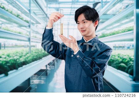 工程師研究工作服中的農藥 110724216