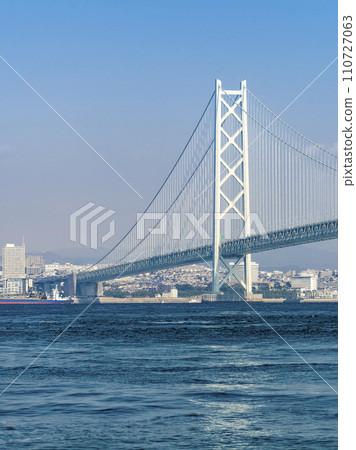 Distant view of Akashi Kaikyo Bridge, Seto Inland Sea, and Kobe City from the Awaji Island side / Akashi Kaikyo Bridge Distant view of Akashi Kaikyo Bridge, Seto Inland Sea, and Kobe City from the Awaji Island side / Akashi Kaikyo Bridge 110727063