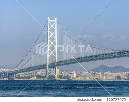 Distant view of Akashi Kaikyo Bridge, Seto Inland Sea, and Kobe City from the Awaji Island side / Akashi Kaikyo Bridge Distant view of Akashi Kaikyo Bridge, Seto Inland Sea, and Kobe City from the Awaji Island side / Akashi Kaikyo Bridge 110727073