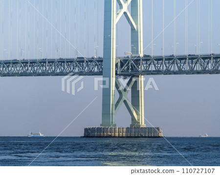 Main tower of Akashi Kaikyo Bridge / Akashi Kaikyo Bridge, Japan 110727107