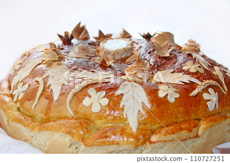 loaf with floral pattern on the white loaf with floral pattern on the white 110727251