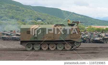 Running Japan Ground Self-Defense Force Type 87 gun side ammunition vehicle 110729965