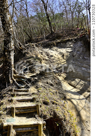 春天的西丹澤、雲杉丸的大瀧澤路線、崩塌的山路 110730328