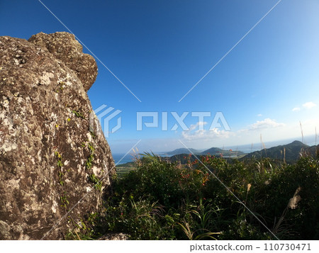 清澈的藍天 清澈的藍天 110730471