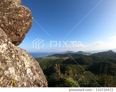 The sky seen from the mountaintop 110730472