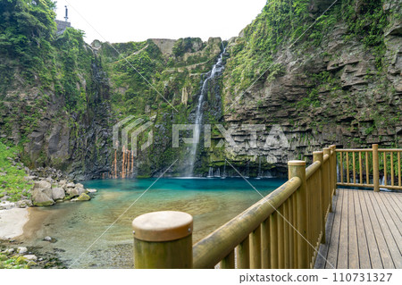 Kagoshima Prefecture/ Is less water more beautiful? Fresh green “Ogawa Falls” Kagoshima Prefecture/ Is less water more beautiful? Fresh green “Ogawa Falls” 110731327
