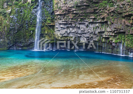 鹿兒島縣/水越少越美嗎？鮮綠的“小川瀑布” 110731337