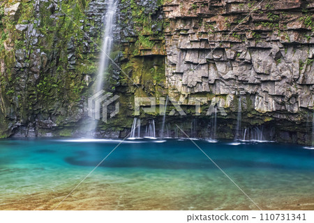 Kagoshima Prefecture/ Is less water more beautiful? Fresh green “Ogawa Falls” *Slow shutter Kagoshima Prefecture/ Is less water more beautiful? Fresh green “Ogawa Falls” *Slow shutter 110731341