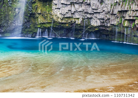 鹿兒島縣/水越少越美嗎？鮮綠的「小川瀑布」*慢快門 110731342