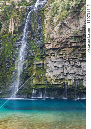 鹿兒島縣/水越少越美嗎？鮮綠的“小川瀑布” 110731343