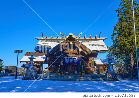神奈川縣川崎市淺生區降雪後的高石神社建築 神奈川縣川崎市淺生區降雪後的高石神社建築 110733582