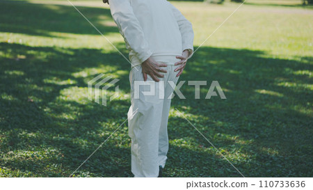 A senior whose butt hurts after exercising 110733636