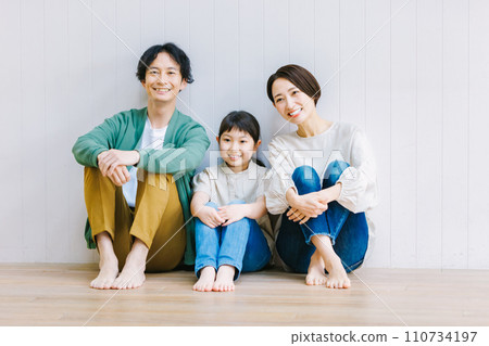 Close family sitting on the living room floor 110734197