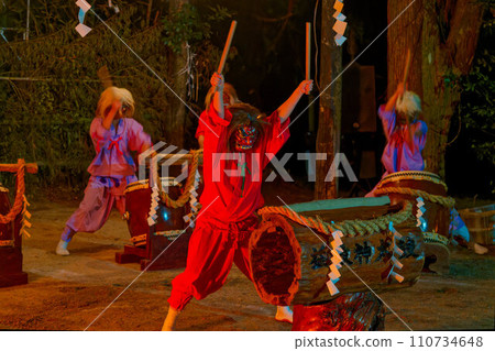 Masujin Taiko Toshikoshi Festival held during the year-end and New Year holidays at Masui Shrine in Yakushima 110734648
