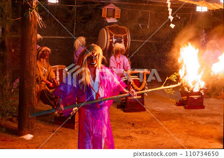 Masujin Taiko Toshikoshi Festival held during the year-end and New Year holidays at Masui Shrine in Yakushima 110734650