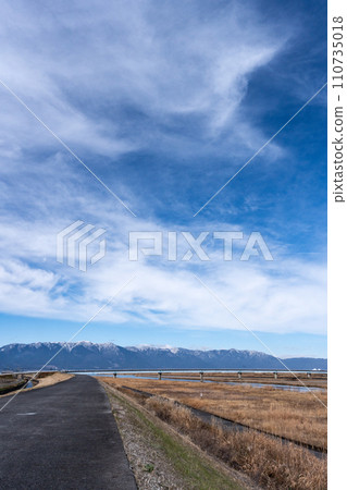 View of the Hira Mountains in midwinter from near the mouth of the Yasu River View of the Hira Mountains in midwinter from near the mouth of the Yasu River 110735018