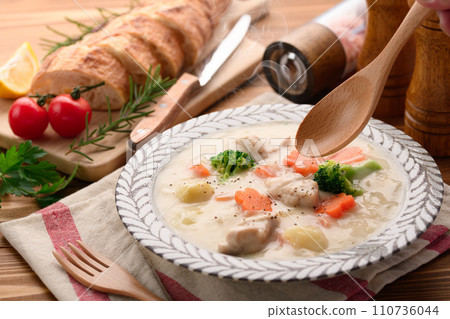 奶油燉菜加大量蔬菜 110736044