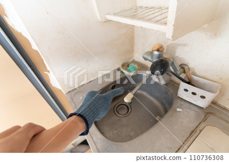 House renovation work: Deteriorated mini-kitchen sink House renovation work: Deteriorated mini-kitchen sink 110736308