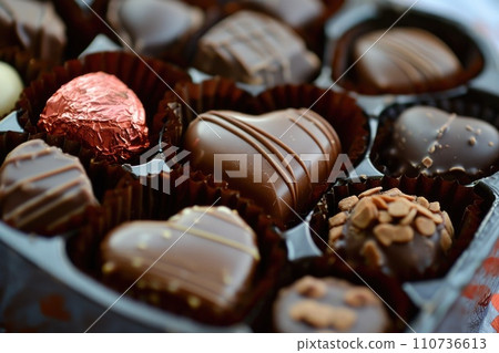 AI-generated content. heart shape chocolate for valentines day present pragma AI-generated content. heart shape chocolate for valentines day present pragma 110736613