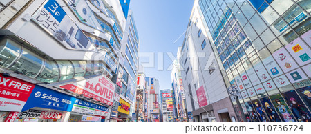 《東京》秋葉原站電器街口風景 《東京》秋葉原站電器街口風景 110736724
