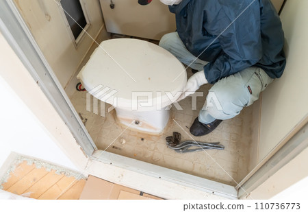 房屋裝修工程:單位衛浴拆除 房屋裝修工程:單位衛浴拆除 110736773