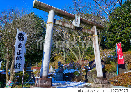 降雪後的神奈川縣川崎市淺生區高石神社參道（石階側） 110737075