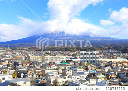 從富士宮市政廳看到的富士山的風景 110737233