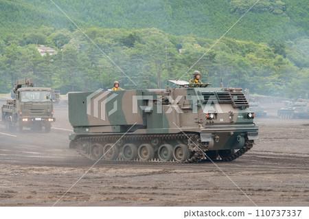 日本陸上自衛隊多管火箭系統 MLRS 投入使用 110737337