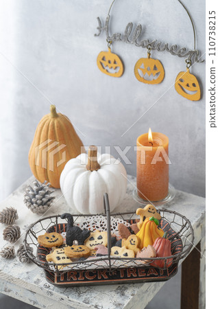 Halloween decorations and cookies 110738215