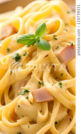 spaghetti carbonara with tomato sauce and cheese 110739331