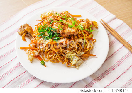 簡易醬炒麵 110740344