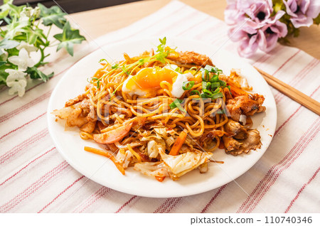 Easy sauce yakisoba 110740346