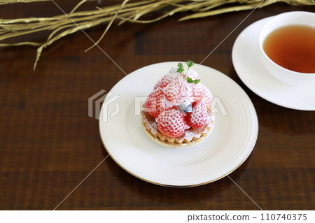 草莓餡餅,春天 草莓餡餅,春天 110740375