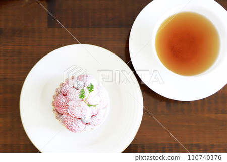 草莓餡餅,春天 草莓餡餅,春天 110740376