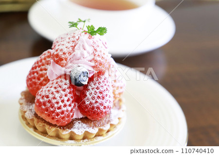 草莓餡餅,春天 草莓餡餅,春天 110740410