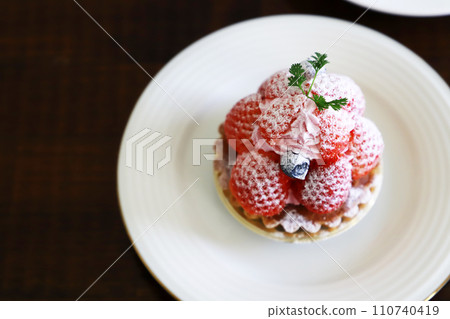 草莓餡餅，春天 110740419