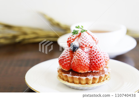 草莓餡餅,春天 草莓餡餅,春天 110740438